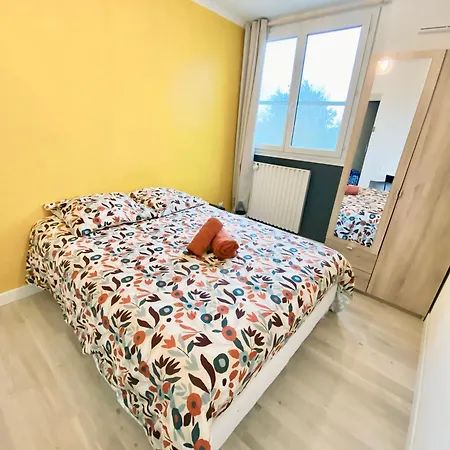 Homestay Privee Dans Partage - Calme - Proche Tram A - Wifi - Ref P5 *