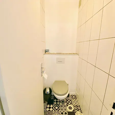 Homestay Privee Dans Partage - Calme - Proche Tram A - Wifi - Ref P5 *