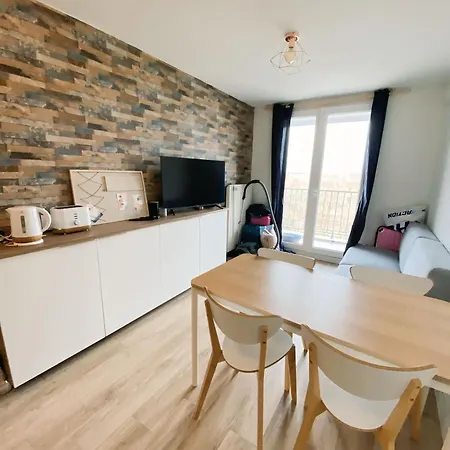 Privee Dans Partage - Calme - Proche Tram A - Wifi - Ref P5 Homestay *