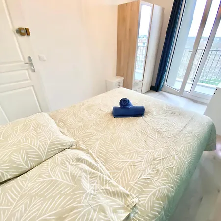 Homestay Privee Dans Partage - Calme - Proche Tram A - Wifi - Ref P5 *